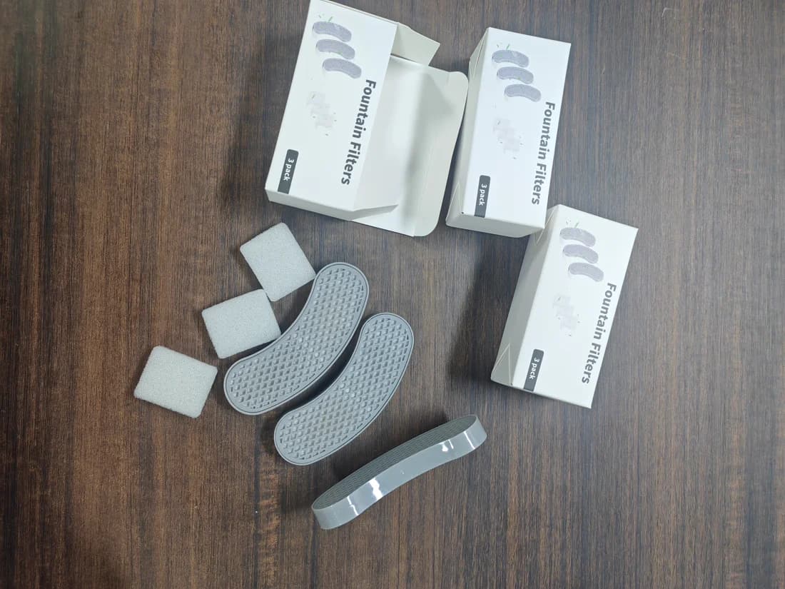 Fountelio curved filter cartridges and separate foam pieces beside their packaging