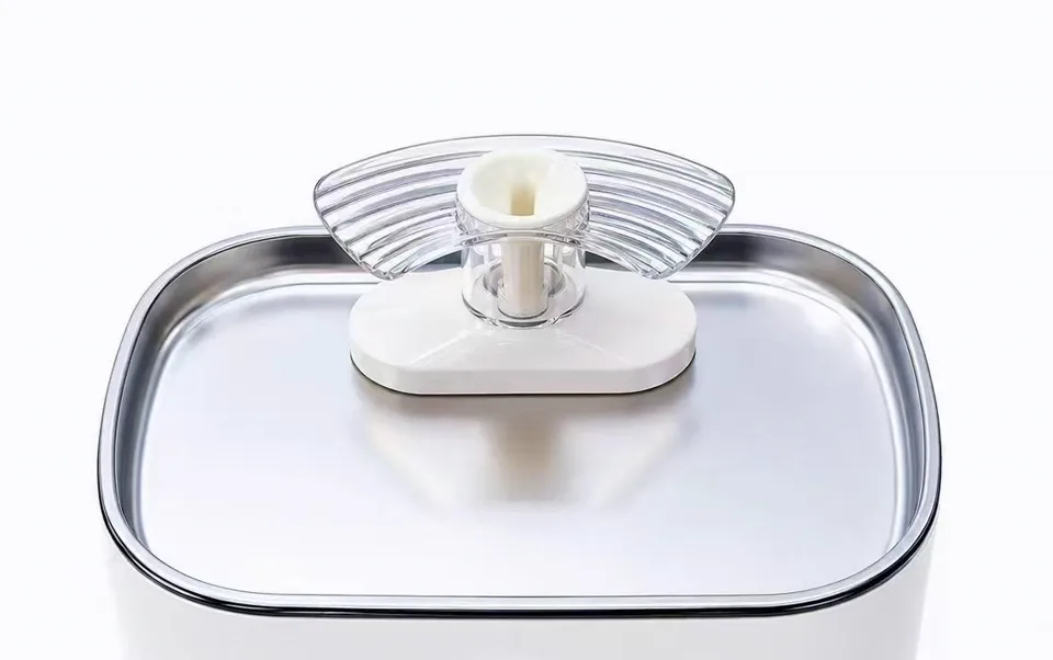 Fountelio Spout D: broad outlet geometry; shown without flow