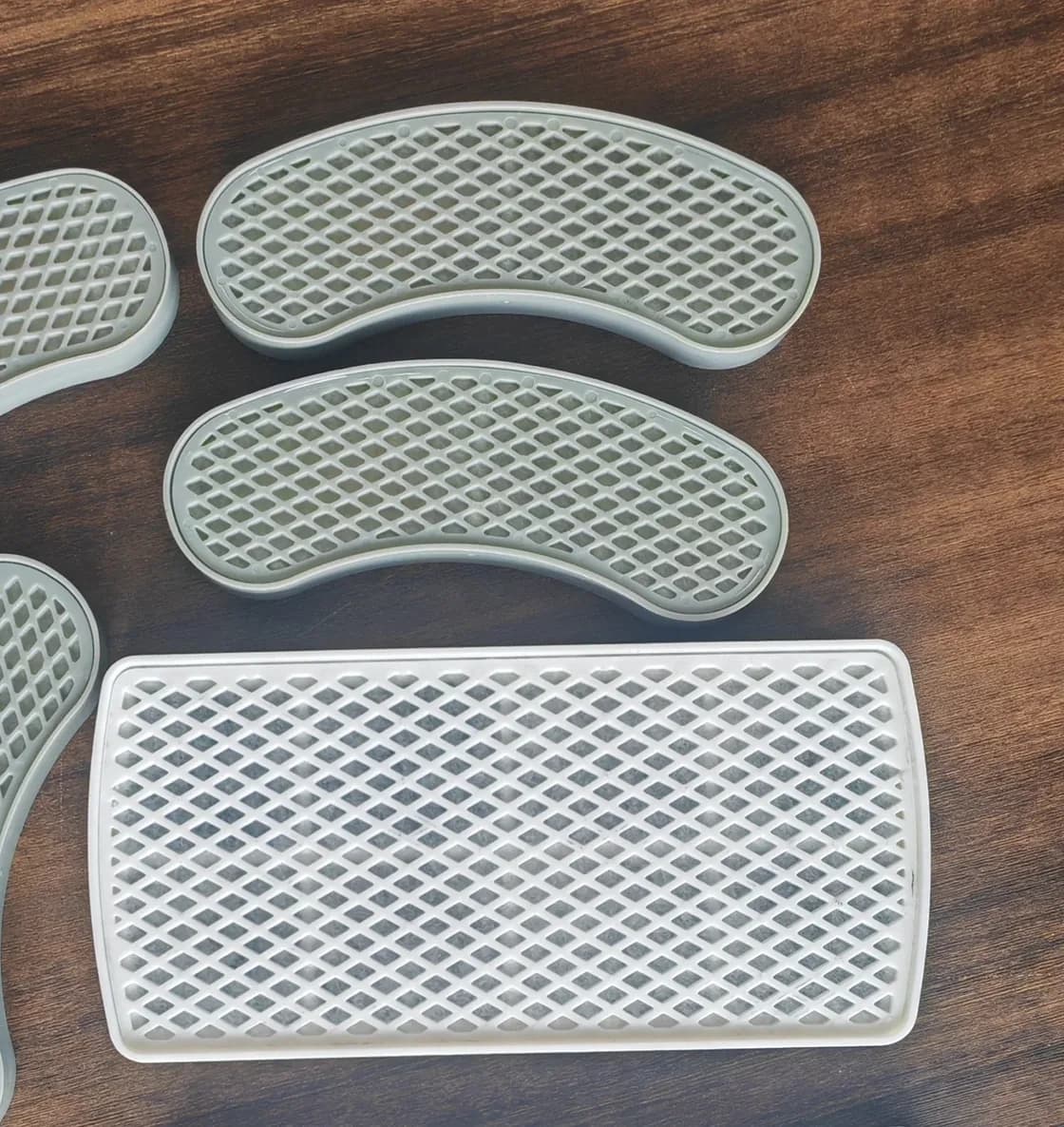 Crescent and rectangular Fountelio cat water fountain filter cartridges for different product platforms