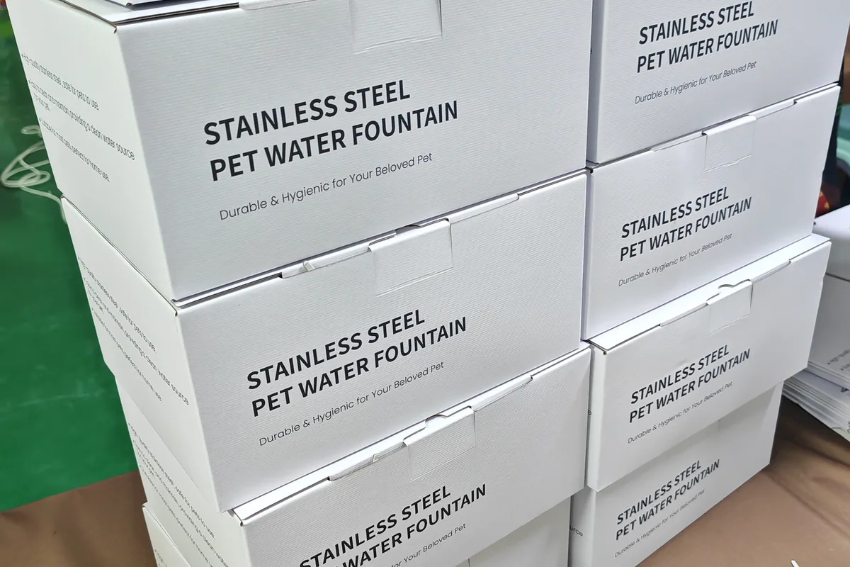 Neutral Fountelio cat water fountain boxes arranged for retail packaging review