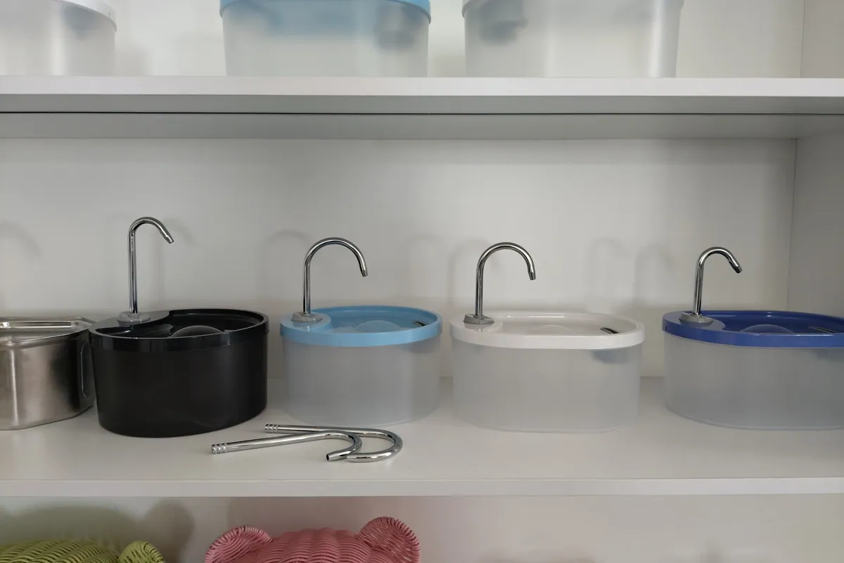Fountelio plastic cat water fountain bodies and outlet configurations arranged for platform review